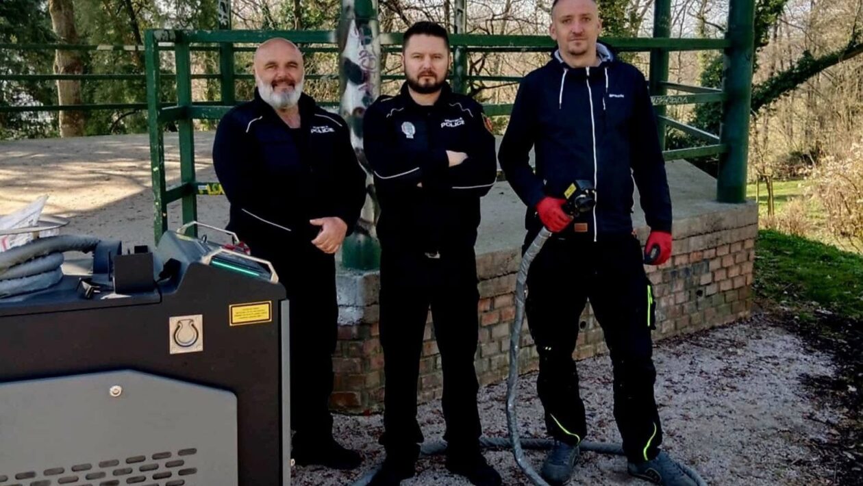 Odstranění grafiti z altánu v Seykorově parku